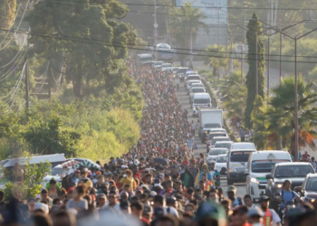 Cerca de 3,000 migrantes inician una nueva caravana hacia Estados Unidos
