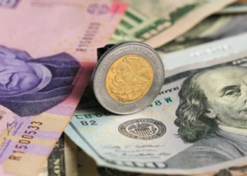 Retrocede el dólar ante peso mexicano