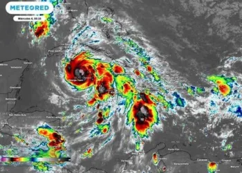 Huracán “Rafael” categoría 3 cambia de dirección al oeste