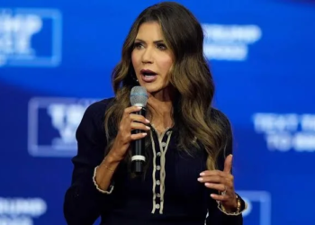 Trump nombra a Kristi Noem como nueva secretaria de seguridad nacional