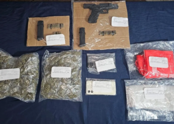 Detenidos dos jóvenes en Cancún por narcomenudeo y posesión de arma