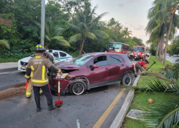 Accidente en zona hotelera genera congestión en Cancún