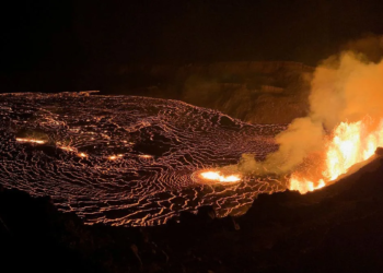 El volcán Kilauea entra en erupción: impresionantes fuentes de lava iluminan Hawái