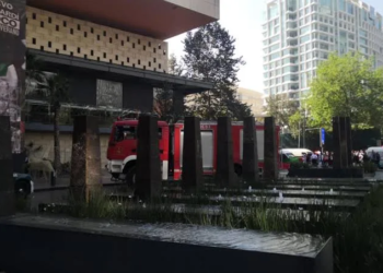 Incendio en plaza Miyana: Evacuan 1,500 personas