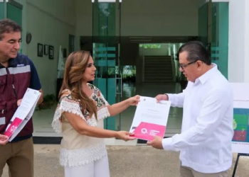 Mara Lezama entrega títulos de propiedad a familias migrantes