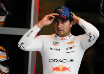 Checo Pérez se reúne con Red Bull para definir su futuro