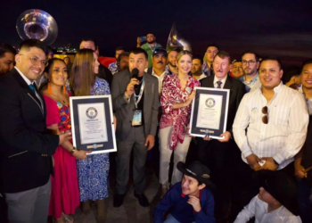 Mazatlán rompe récord Guinness con banda folclórica gigante