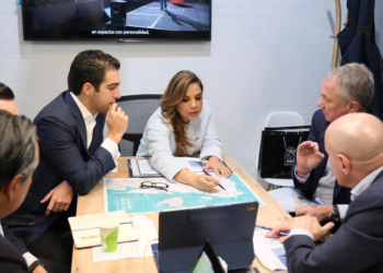 Mara Lezama negocia rutas marítimas de carga para Quintana Roo