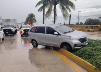 Lluvia causa caos vial en Cancún: 13 accidentes en Bulevar Colosio