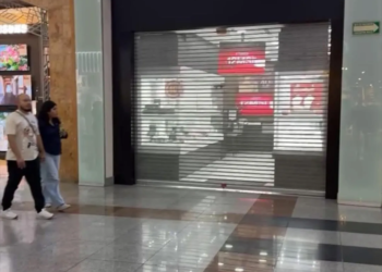 Asalto en Plaza Las Américas: Ladrones armados roban joyería Bizarro y huyen