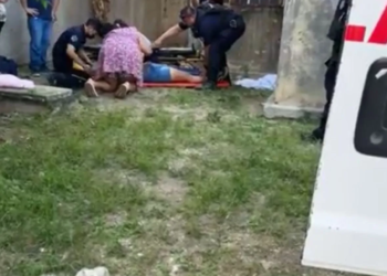Mujer sufre caída desde un cuarto piso mientras limpiaba ventanas en Los Corales