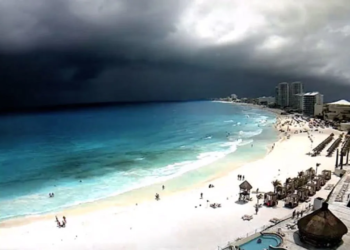 Frente frío genera lluvias y vientos en Quintana Roo