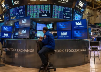 Wall Street cae por aranceles de Trump a México, Canadá y China