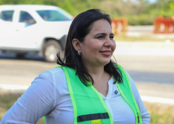 Mayuli Martínez: Reparación urgente de carreteras en Quintana Roo