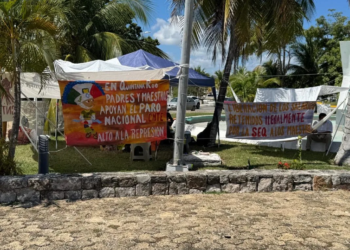 Maestros protestan en Chetumal contra reforma del ISSSTE