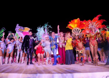 Miles celebran la elección de reinas y reyes del Carnaval de Playa del Carmen 2025