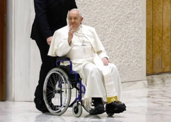 Papa Francisco enfrenta una infección respiratoria compleja y sigue hospitalizado