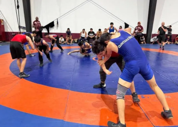 Atletas quintanarroenses se preparan para eliminatoria de lucha