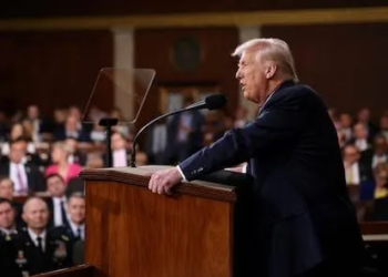 Trump amenaza con revisar compromiso de defensa con la OTAN