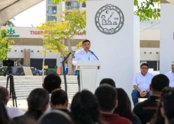 Playa del Carmen conmemora el natalicio de Benito Juárez