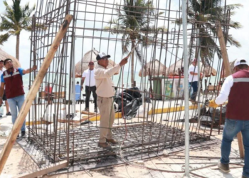 Autoridades retiran estructura ilegal en Playa del Niño