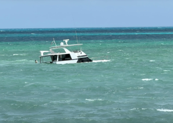 Yate se hunde frente a las costas de Puerto Juárez