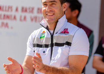 Diego Castañón inicia pavimentación en La Veleta