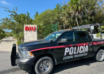 Tragedia vial en Cancún: Motociclista fallece tras choque con transporte público