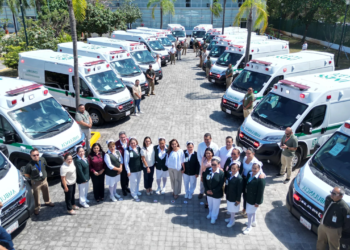 Mara Lezama entrega 20 ambulancias al IMSS y anuncia inversión de 112 mdp para hospitales