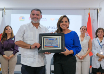 Mara Lezama inaugura licenciatura en Medicina en UNIMAAT Cancún