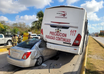 Madre e hijo sobreviven a brutal choque en bulevar Colosio