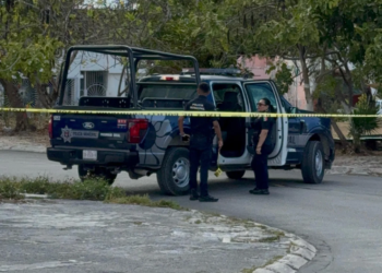 Localizan cuerpo ensabanado afuera del Colegio Hispano Cancún