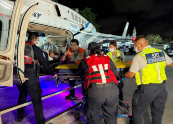 Rescatado desde el cielo, hombre accidentado en Puerto Morelos