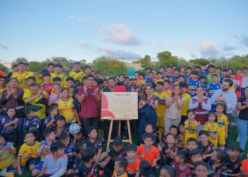 Entregan cancha rehabilitada en la Secundaria Técnica No. 2 de Chetumal