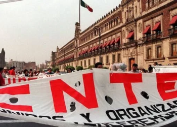 Maestros de Quintana Roo se suman a la megamarcha nacional del Día del Maestro en CDMX