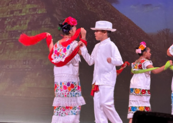 Festival de folclor clausura “Educación con talento” en Playa del Carmen