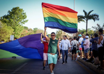 Cancún vibra con orgullo: más de 5 mil personas celebran la diversidad en la Marcha LGBTTIQ+ 2025