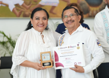 SEQ entrega reconocimientos a maestros y maestras por 40 años de servicio