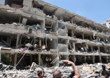 Misiles iraníes estremecen a Israel tras ofensiva conjunta de EE.UU.