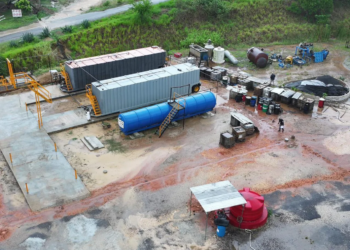 Refinería clandestina alarma a transportistas: “Nos compite con combustible ilegal”