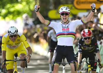 Pogacar celebra su victoria número 100 en el Tour de Francia 2025