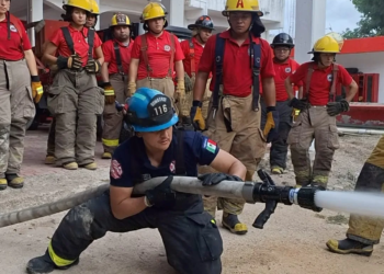 Playa capacita bomberos de Puerto Morelos