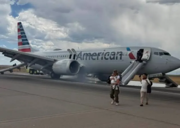 Pánico en Denver: Avión de American Airlines evacuado por fuego antes del despegue