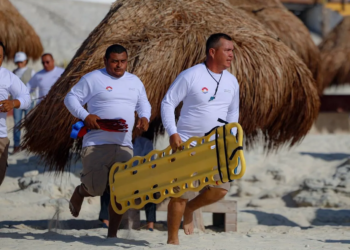 Guardavidas de Cancún fortalecen su preparación certificada en playas públicas