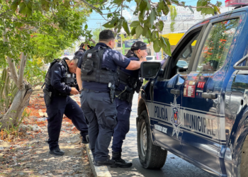 Sujetos armados disparan contra la fachada de un taller de motos