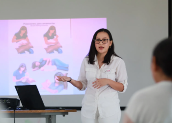 Impulsa DIF Benito Juárez la lactancia materna con plática y apoyo alimentario