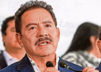 Replican lujos de Noroña