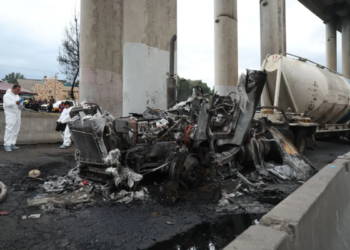 Sube a cuatro muertos y 90 lesionados tras explosión de pipa en Zaragoza