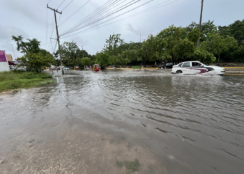 Imágenes hablan por Cancún: lluvias inundan calles y dejan autos varados