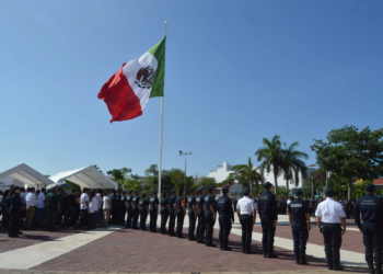Playa del Carmen inicia el mes patrio con llamado a la unidad ciudadana